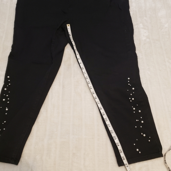 DC Jeans Slightly Curvy Beaded Detail Jeans - Picture 11 of 16